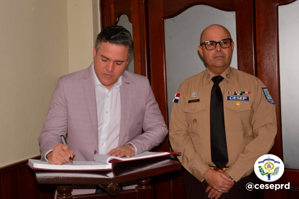 Director Ejecutivo de la Autoridad Portuaria Dominicana (APORDOM), Jean Luis Rodríguez, realizó una visita de cortesía al Director General del Cuerpo Especializado de Seguridad Portuaria (CESEP).